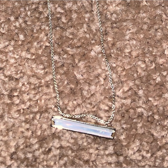 Kendra scott iridescent rhodium mother pearl necklace. - Picture 1 of 2